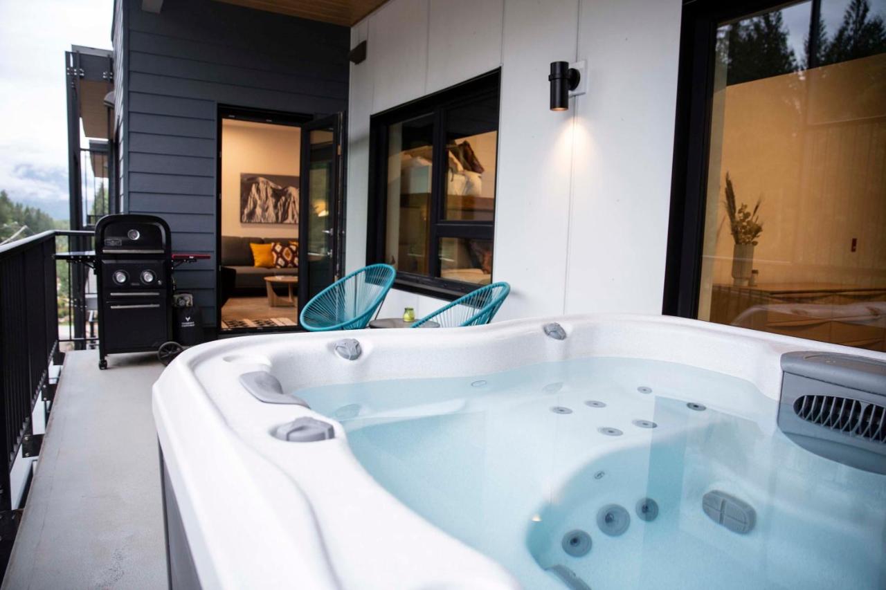 Le Refuge - Revelstoke Condo With Hot Tub Exteriör bild